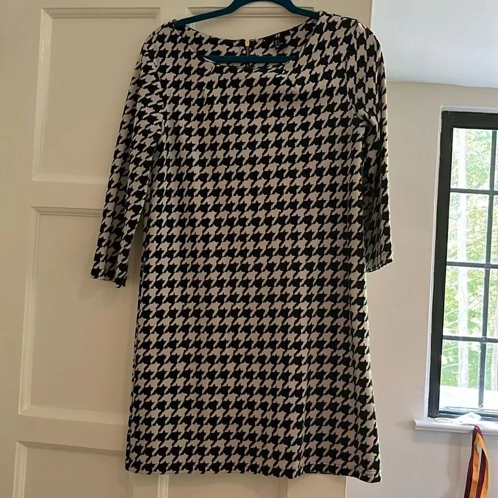 Black and white houndstooth dress size small